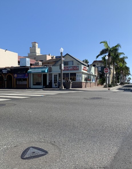 More Photos Of 701 E Balboa Blvd, Newport Beach Storefront Retail Residential For Lease