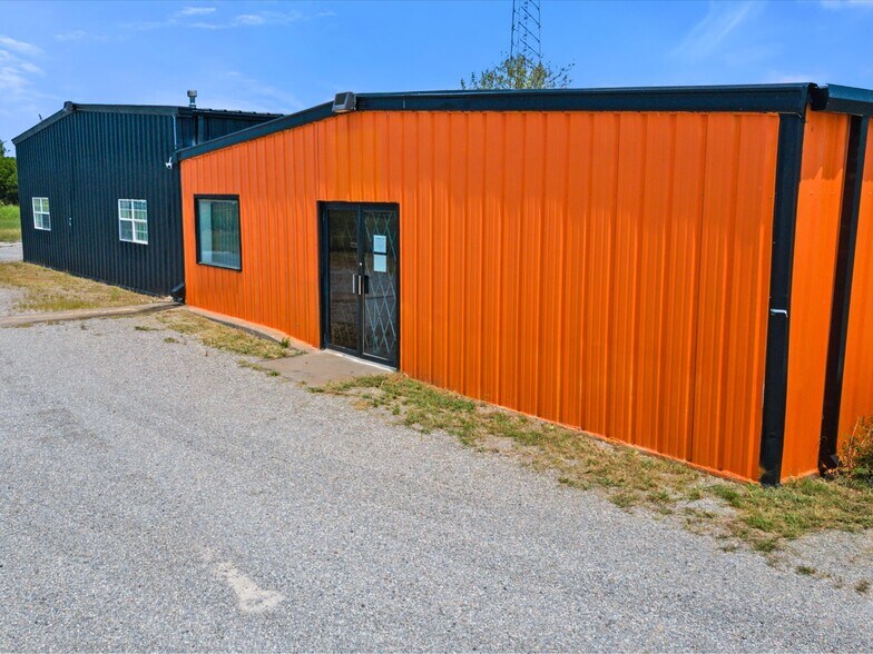 More Photos Of 700 N Main St, Lexington Warehouse For Sale