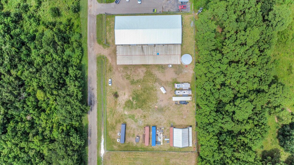 More Photos Of 31588 Industrial Park Dr, Pinehurst Flex For Lease