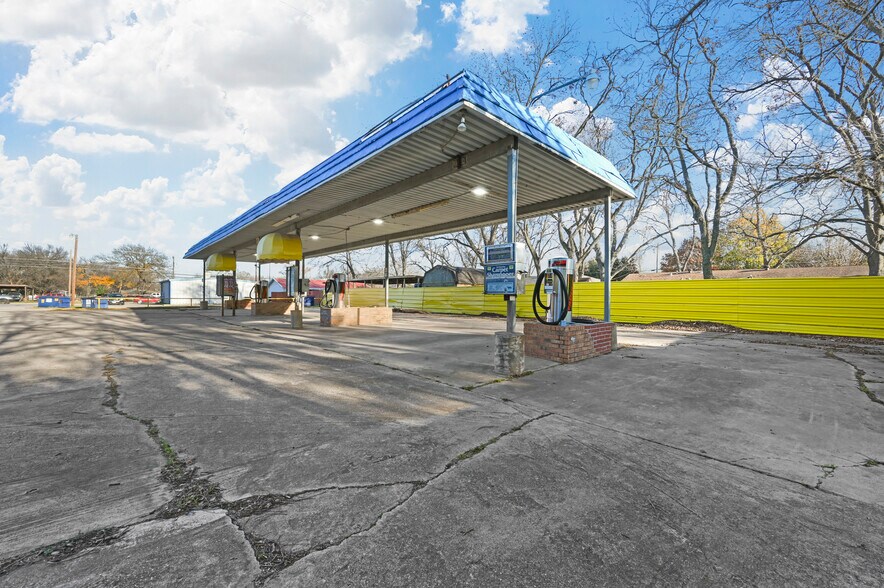 More Photos Of 805 Poindexter Ave, Cleburne Carwash For Sale
