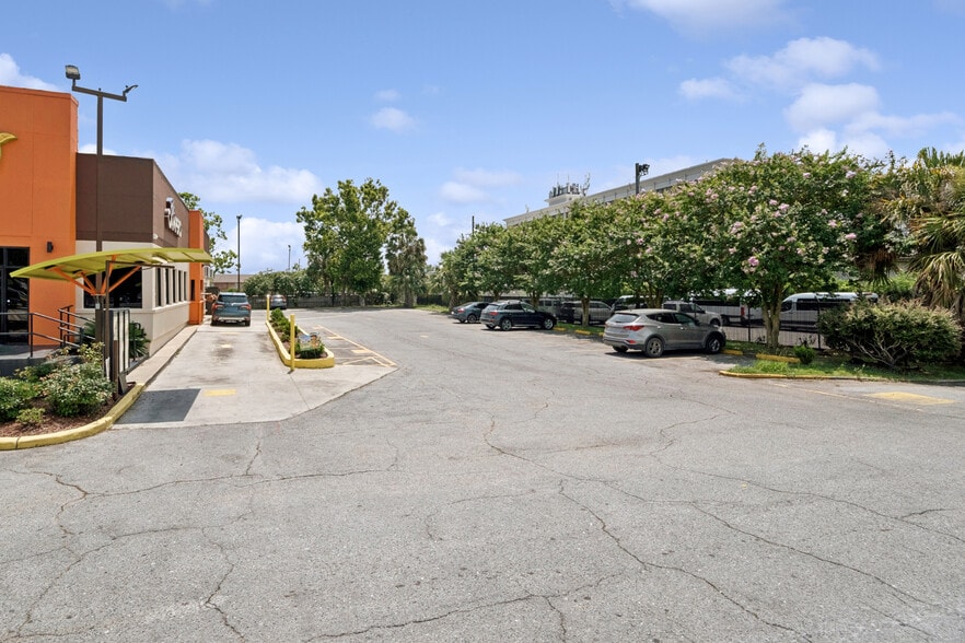 More Photos Of 2810 Williams Blvd, Kenner Restaurant For Sale