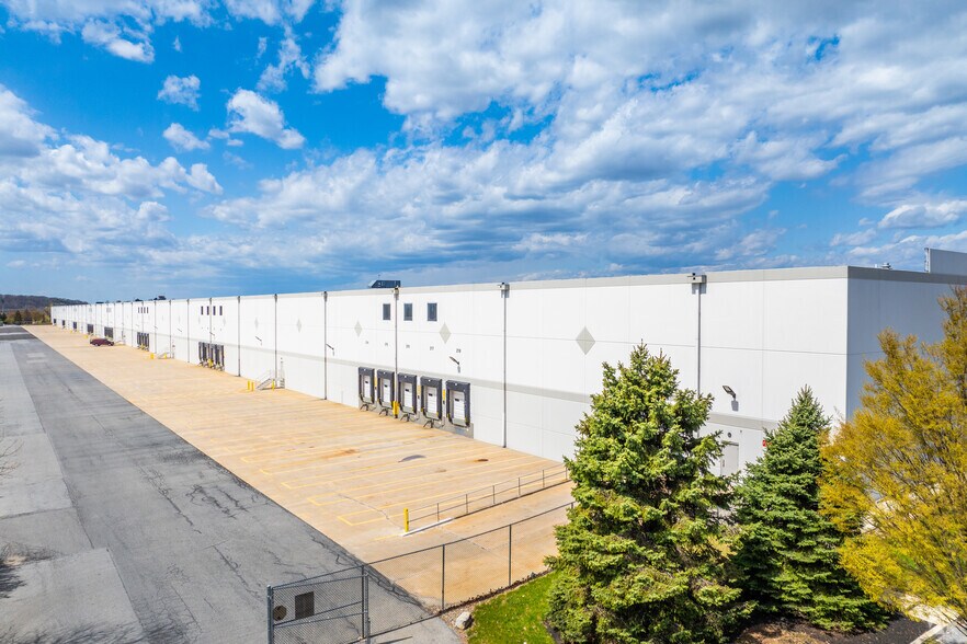 More Photos Of 8400 Industrial Blvd W, Breinigsville Distribution For Lease