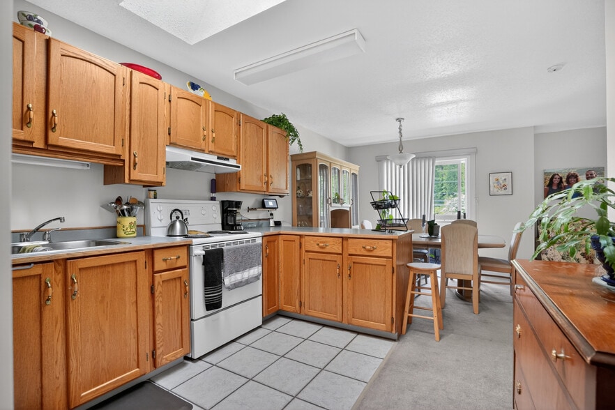 More Photos Of 2241 Columbia Av, Castlegar Apartments For Sale