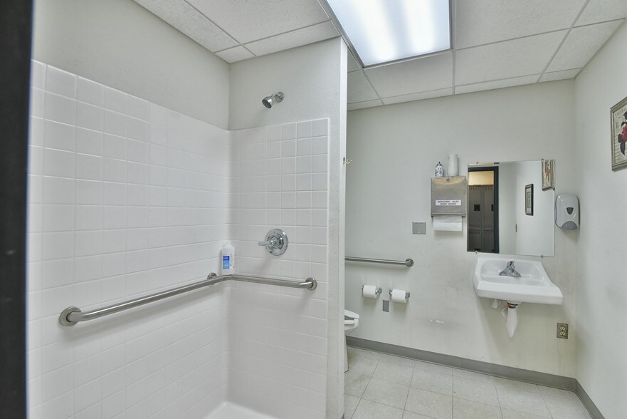 More Photos Of 1805 SE Lake Weir Ave, Ocala Medical For Sale