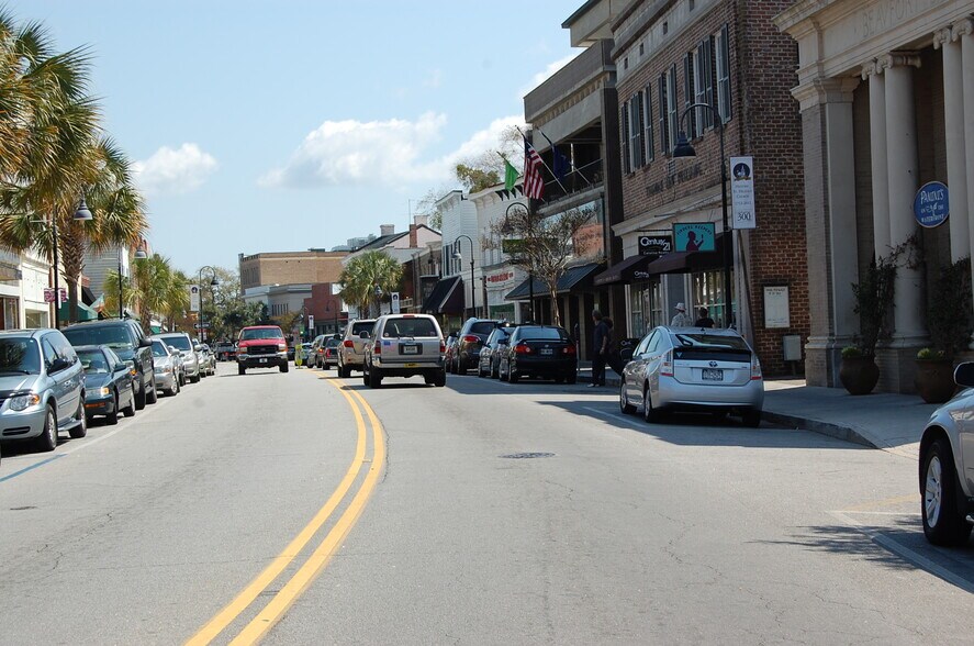 More Photos Of 916 Bay St, Beaufort Office For Sale