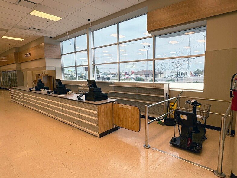 More Photos Of 1000 N Williams St, Paulding Drugstore For Sale