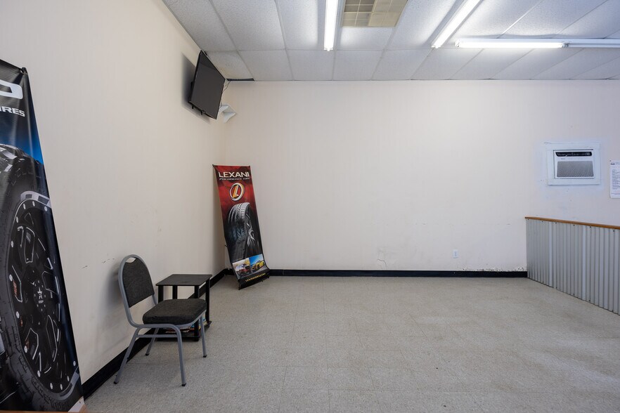 More Photos Of 24 N Ingold Ave, Garland Freestanding For Sale