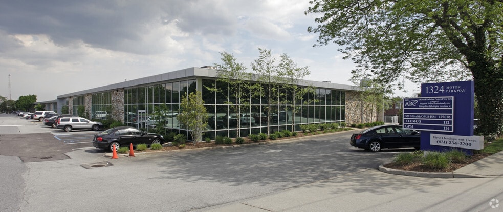 More Photos Of 1324 Motor Pky, Hauppauge Medical For Lease