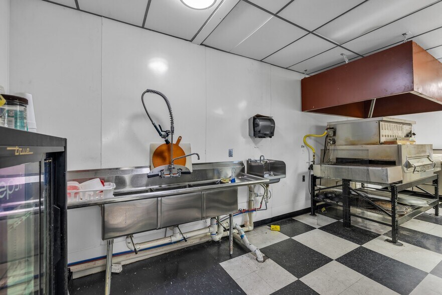 More Photos Of 101 S Main Street, Spavinaw Restaurant For Sale