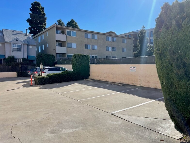 More Photos Of 4069 Goldfinch St, San Diego Apartments For Sale