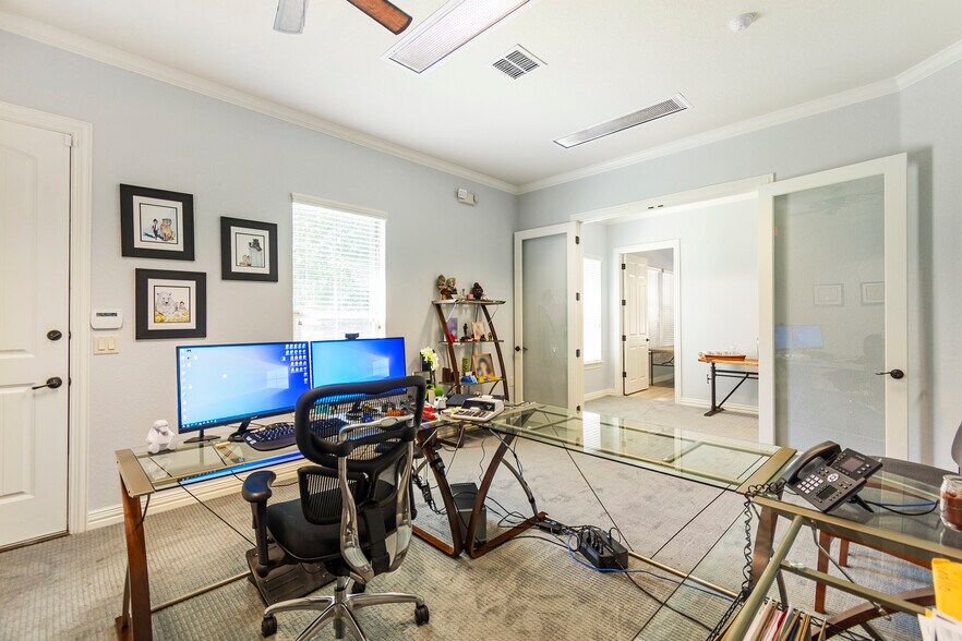 More Photos Of 7633 Bellaire Dr S, Fort Worth Medical For Sale