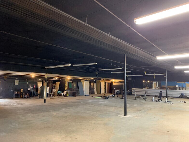 More Photos Of 208 W 2nd St, Siler City Manufacturing For Sale
