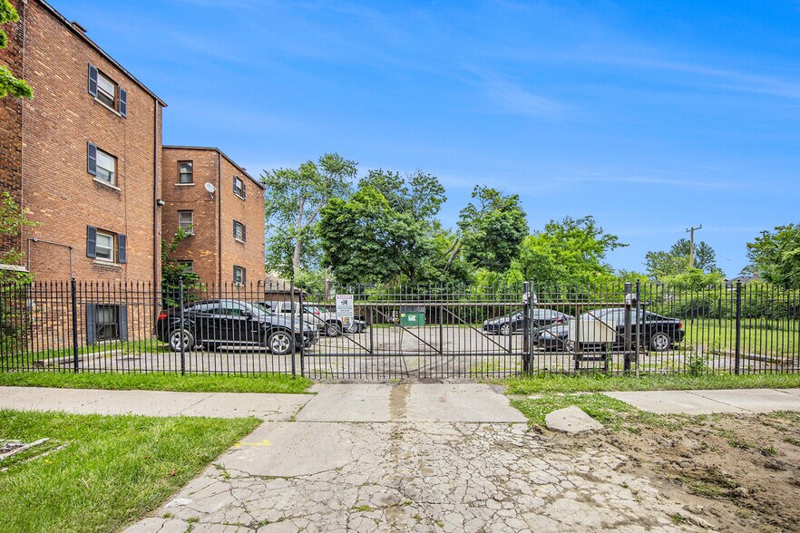 More Photos Of 16940 Log Cabin St, Detroit Apartments For Sale