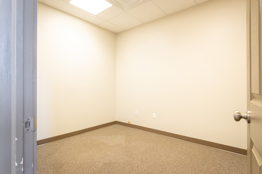 More Photos Of 4304 40 Av, Lloydminster General Retail For Lease