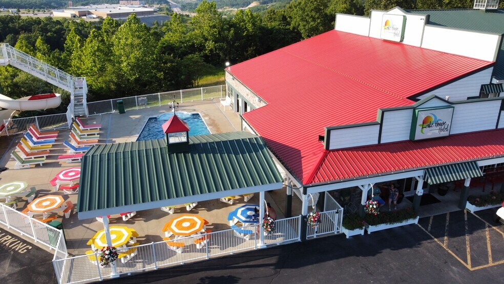 More Photos Of 3518 Osage Beach Pkwy, Osage Beach Hotel For Sale