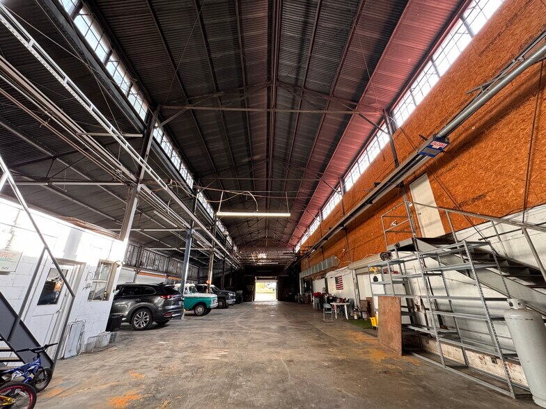 More Photos Of 4001 Bruhin Rd, Knoxville Warehouse For Sale