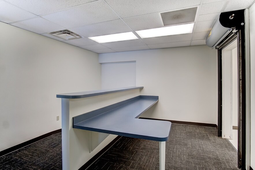 More Photos Of 1-19 E Pleasant St, Springfield Medical For Sale