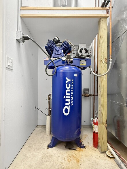 More Photos Of 204 S Main St, Woodward General Retail For Sale