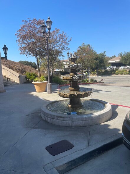 More Photos Of 1610 E Thousand Oaks Blvd, Thousand Oaks Storefront Retail Office For Lease