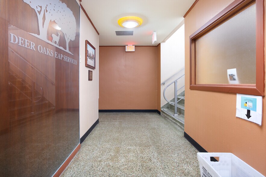 More Photos Of 126 E Main Plz, San Antonio Apartments For Sale
