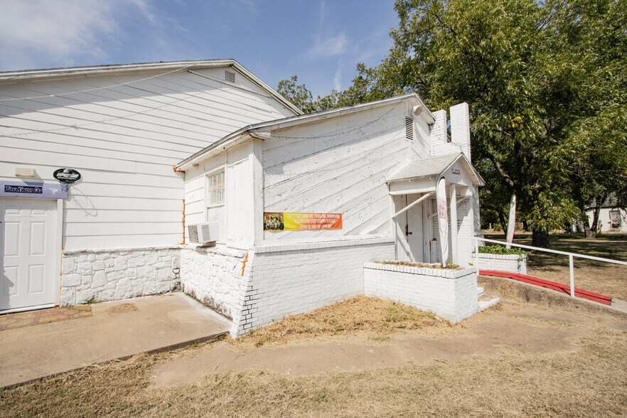 More Photos Of 506 SW 13th Ave, Mineral Wells Specialty For Sale