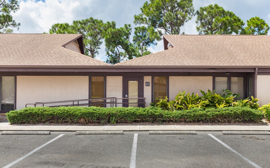 More Photos Of 12734 Kenwood Ln, Fort Myers Medical For Lease