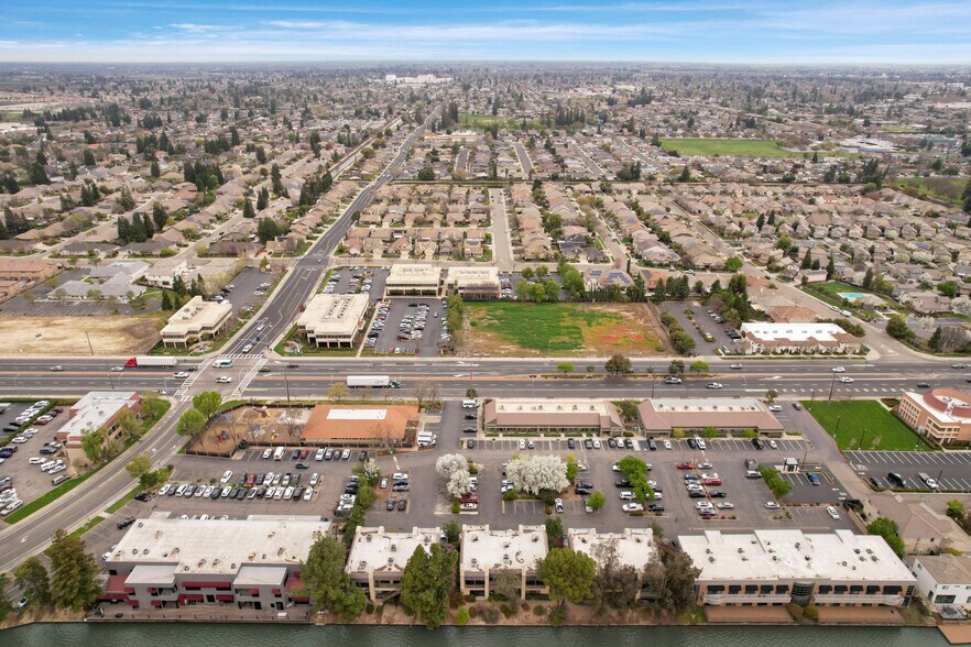 More Photos Of 1820 W Kettleman Ln, Lodi Office For Sale