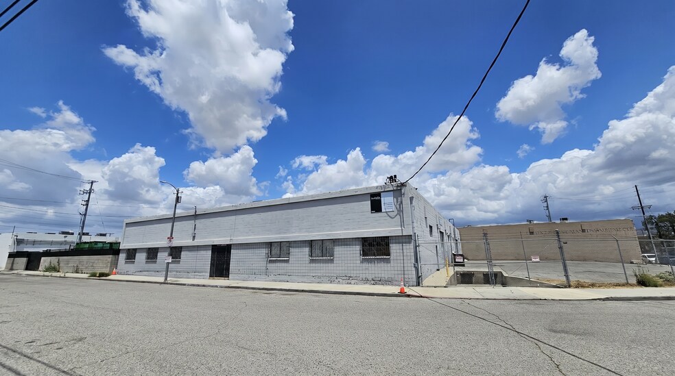 Primary Photo Of 8640 Tamarack Ave, Sun Valley Manufacturing For Lease