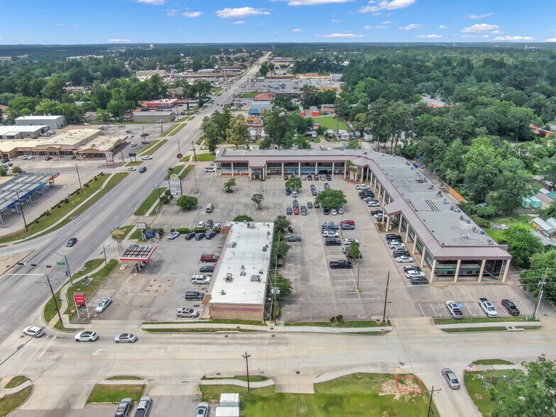 More Photos Of 1712 N Frazier St, Conroe General Retail For Sale