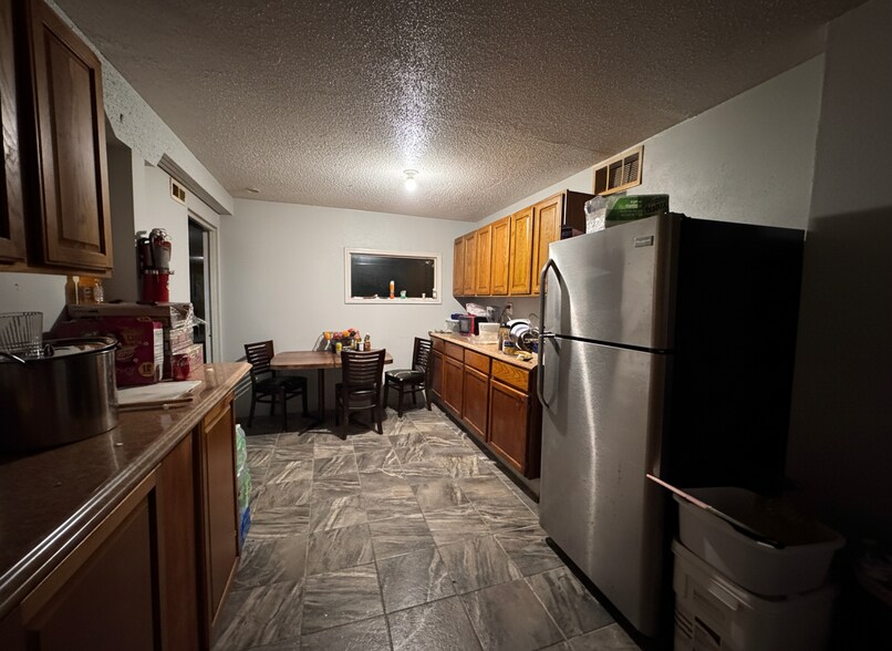 More Photos Of 1221 Overland Ave, Burley Storefront For Sale