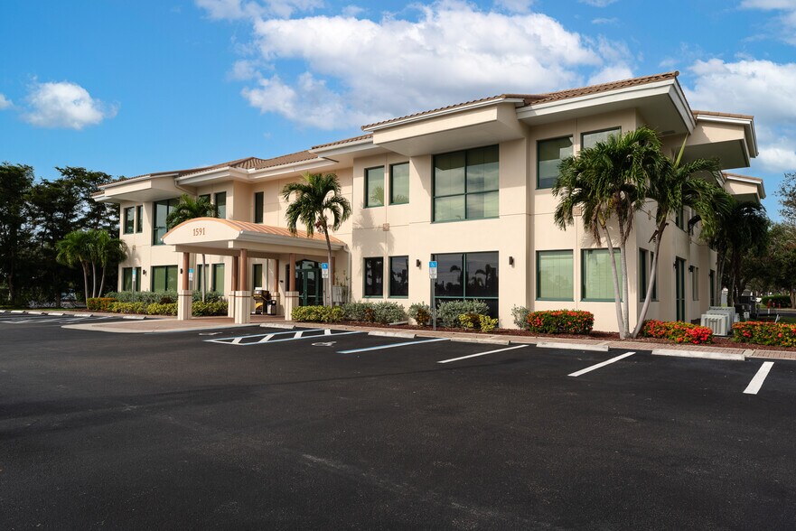 More Photos Of 1591 Hayley Ln, Fort Myers Office For Lease