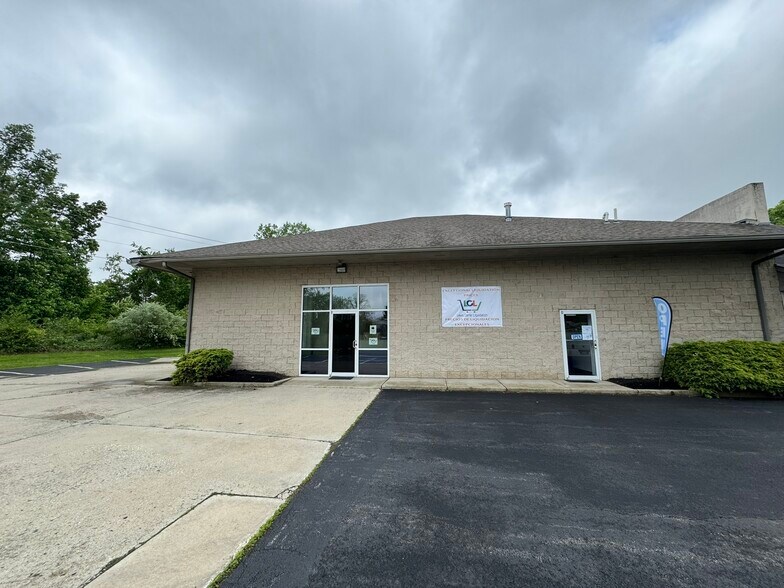 More Photos Of 171 Green Meadows Dr S, Lewis Center Office Residential For Sale