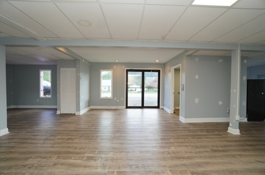 More Photos Of 1630 Midland Beaver Rd, Industry General Retail For Sale