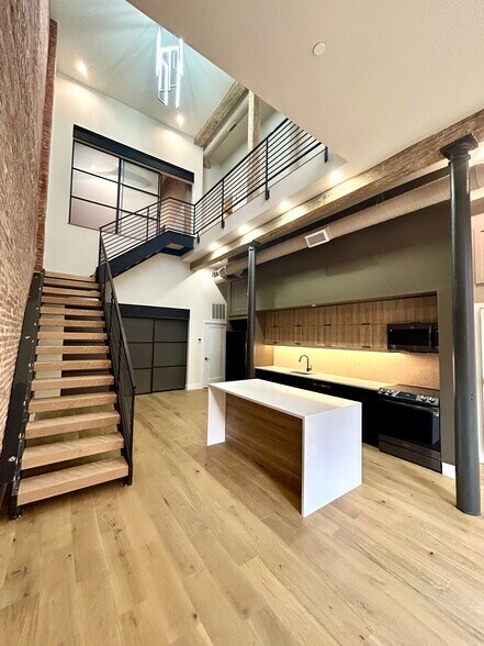 More Photos Of 32-34 S Strawberry St, Philadelphia Loft Creative Space For Sale