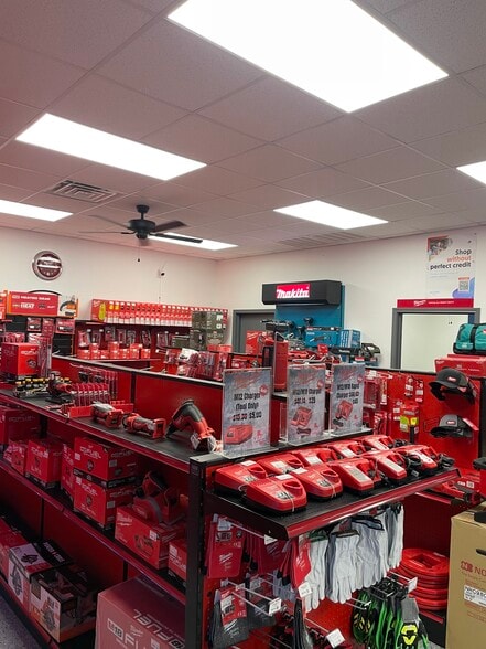 More Photos Of 2716 W Front St, Midland Flex For Lease