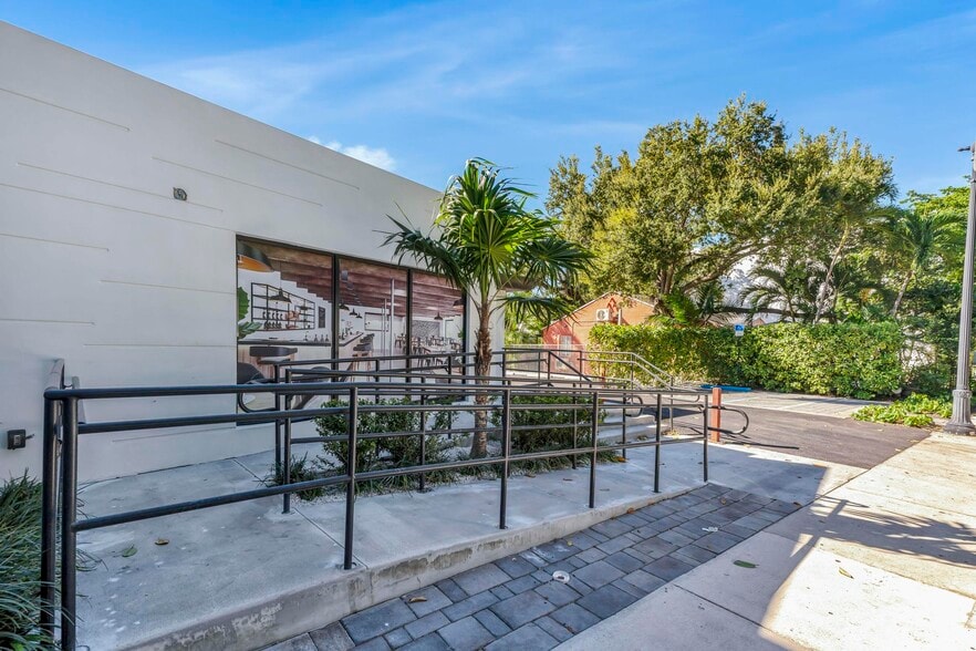 More Photos Of 1760 SW 22 St, Coral Gables Restaurant For Lease