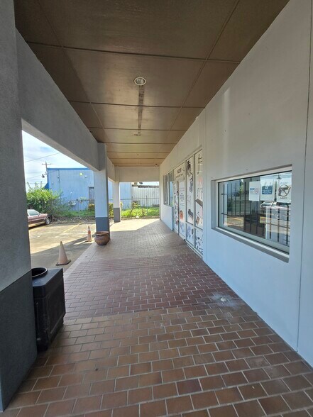 More Photos Of 14206 S Post Oak Rd, Houston General Retail For Sale