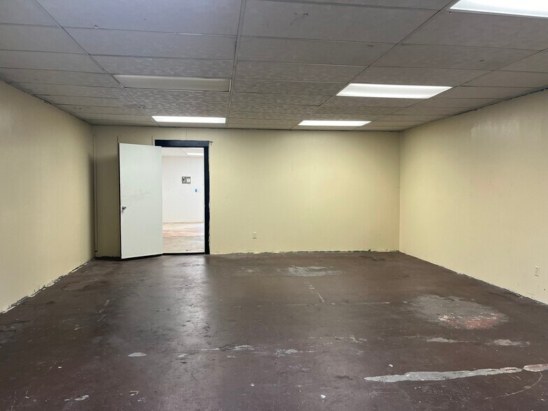 More Photos Of 1182-1200 Market St, Yuba City Warehouse For Lease