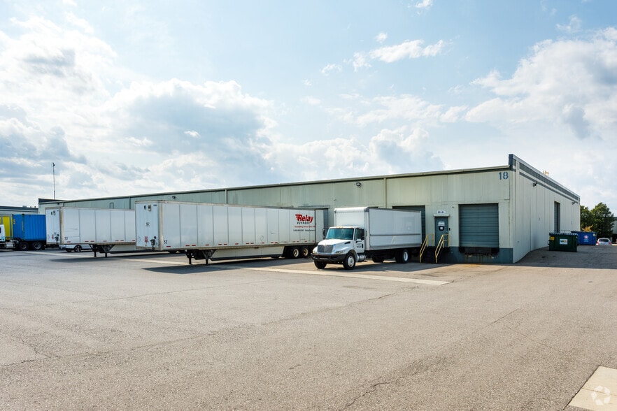 More Photos Of 29031-29045 Airport Dr, Romulus Unknown For Lease