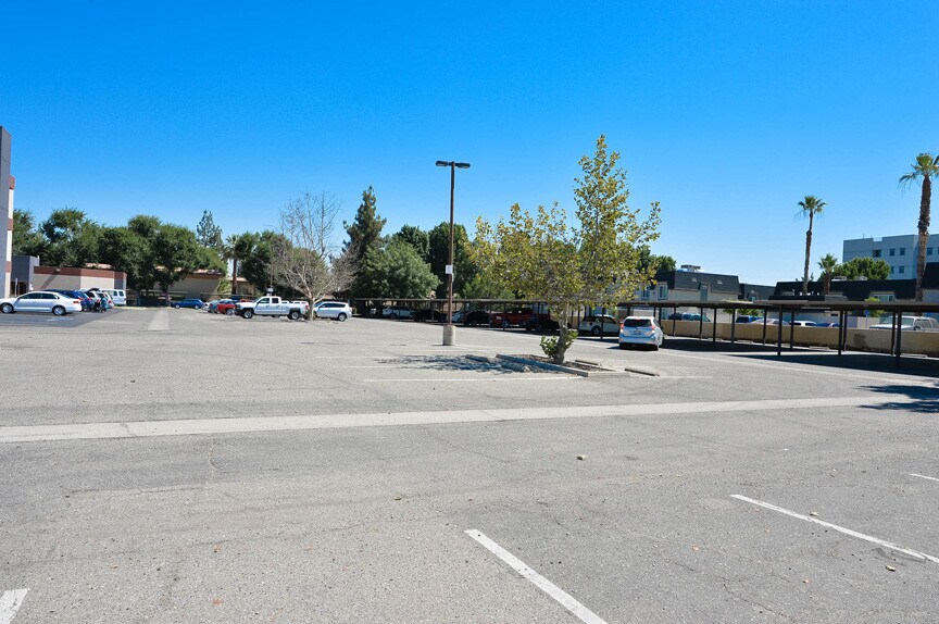 More Photos Of 3550 Q St, Bakersfield Office For Sale