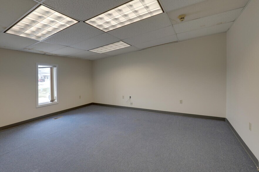 More Photos Of 2414 W Schneidman Dr, Quincy Industrial For Lease