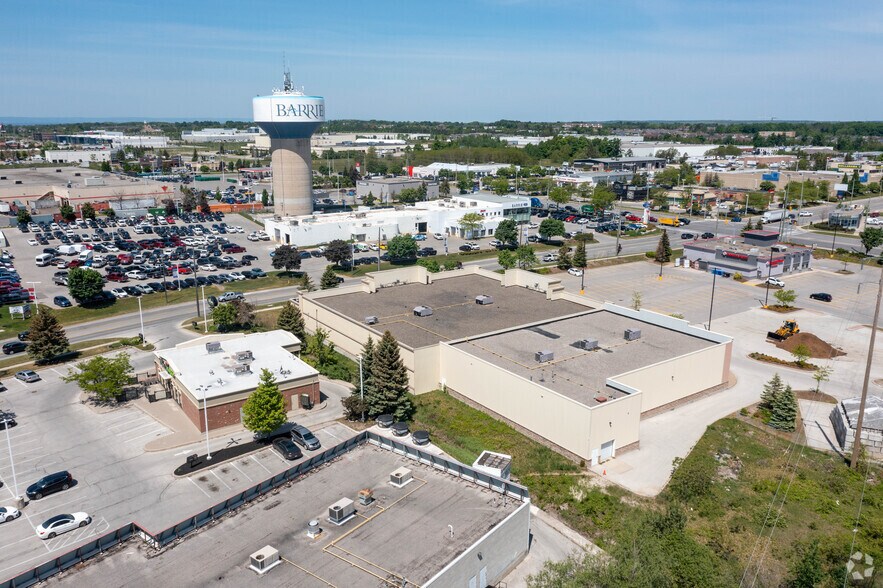 More Photos Of 35 Mapleview Dr W, Barrie Unknown For Lease