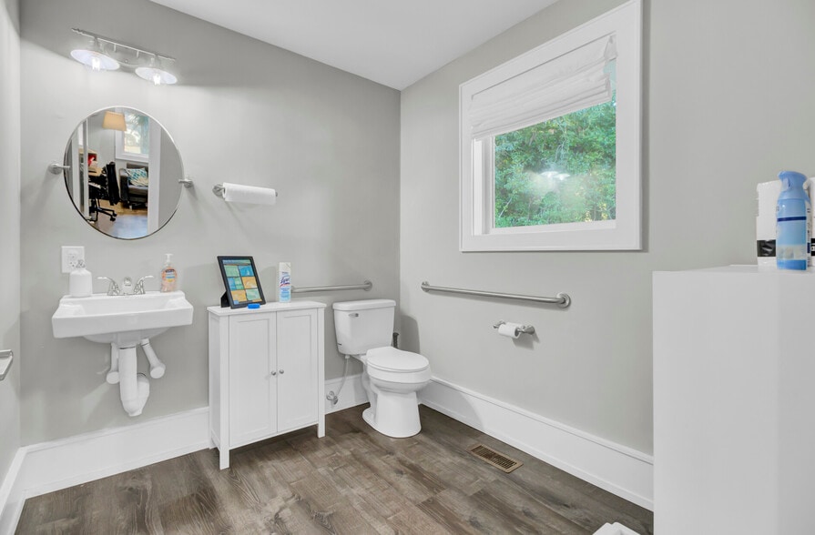 More Photos Of 314 W 4th North St, Summerville Medical For Sale