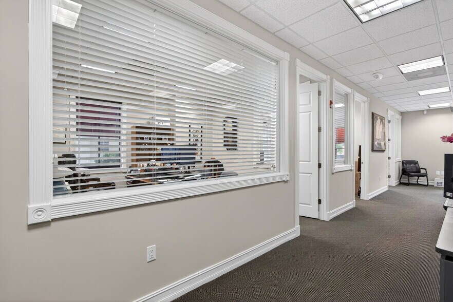 More Photos Of 5521 N University Dr, Coral Springs Office For Sale