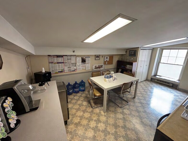 More Photos Of 1380-1402 Main St, Springfield Office For Sale