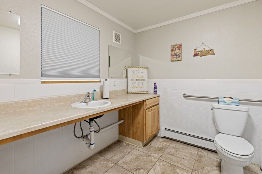 More Photos Of 451 S Andersen St, Longmont Service For Lease