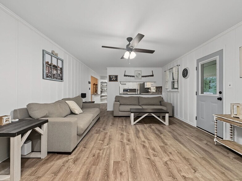 More Photos Of 5602 Highway 69 N, Northport Flex For Sale
