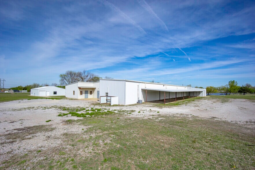 More Photos Of 6121 Highway 177, Shawnee Warehouse For Lease