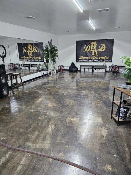 More Photos Of 4312 Saint Goar St, Dickinson General Retail For Sale