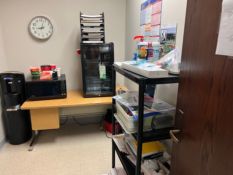 More Photos Of 211 W Wacker Dr, Chicago Office For Sale